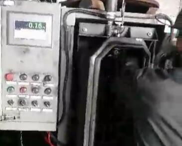 色素炭黑真空阀口包装视频